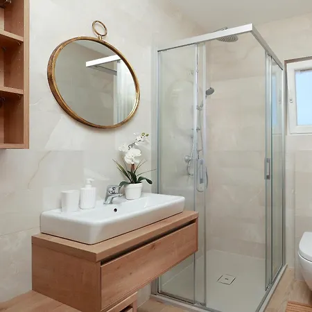 Apartment Omanovic Ii *